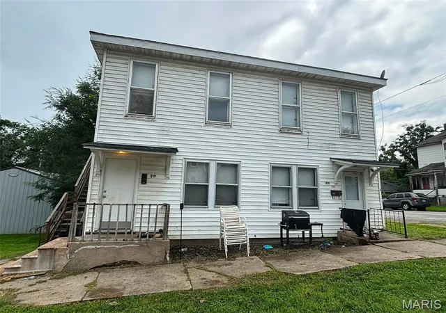 1st image of 219 221 N 7th St, Hannibal, MO 63401 | MLS# MIS26053837