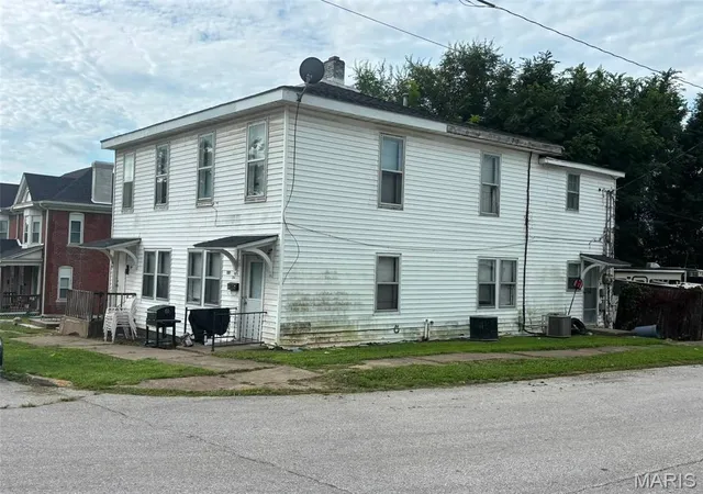3rd image of 219 221 N 7th St, Hannibal, MO 63401 | MLS# MIS26053837