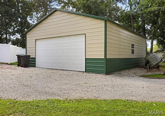 26th image of 31 Briarwood Dr, Hillsboro, IL 62049 | MLS# MIS26053840