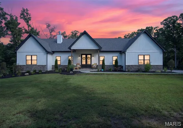 Photo 1 of Sale Pending at 265 Whitetail Ln, Warrenton, MO 63383 | MLS# MIS26053841 | Listing updated on 2026-09-05