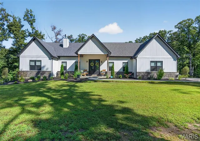 Photo 4 of Sale Pending at 265 Whitetail Ln, Warrenton, MO 63383 | MLS# MIS26053841 | Listing updated on 2026-09-05