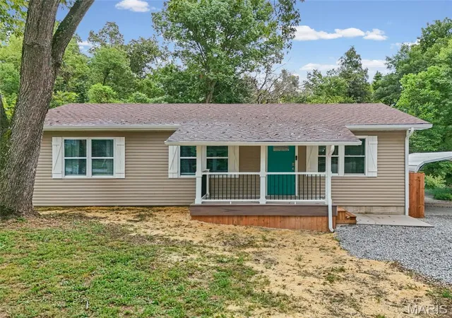 Photo 3 of Sale Pending at 9632 Meadow Dr, Hillsboro, MO 63050 | MLS# MIS26053847 | Listing updated on 2026-09-02