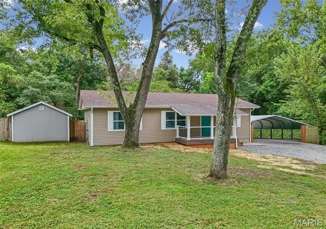 Photo 3 of Sale Pending at 9632 Meadow Dr, Hillsboro, MO 63050 | MLS# MIS26053847 | Listing updated on 2026-09-02