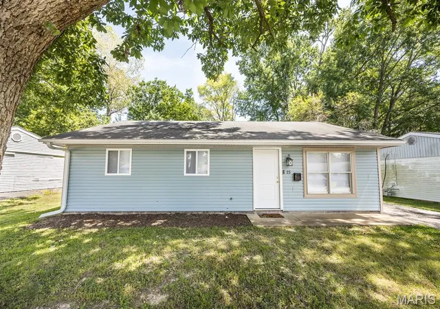 1st image of 15 Scarlet Dr, Belleville, IL 62220 | MLS# MIS26053850