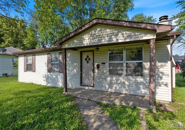 Photo 2 of Single family home for sale at 2928 Godfrey St, Belleville, IL 62226 | MLS# MIS26053860 | Listing updated on 2026-08-27