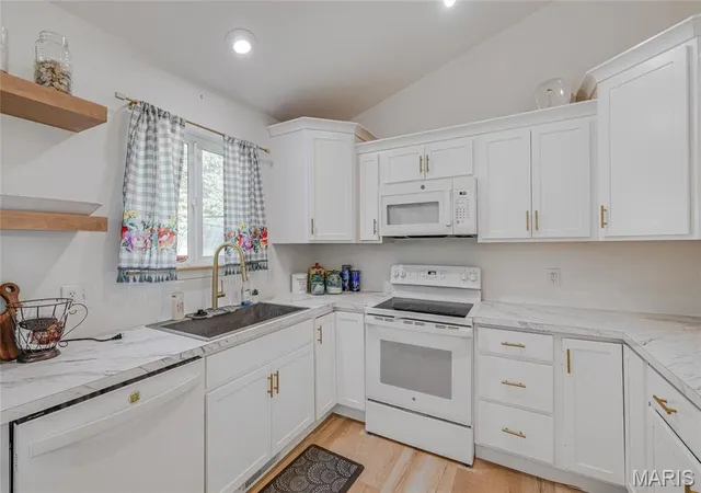 Photo 3 of Single family home for sale at 363 Moss Ln, Farmington, MO 63640 | MLS# MIS26053864 | Listing updated on 2026-09-30