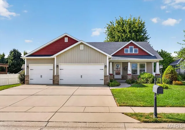 Photo 2 of Sale Pending at 7034 Savannah Dr, Glen Carbon, IL 62034 | MLS# MIS26053865 | Listing updated on 2026-09-02