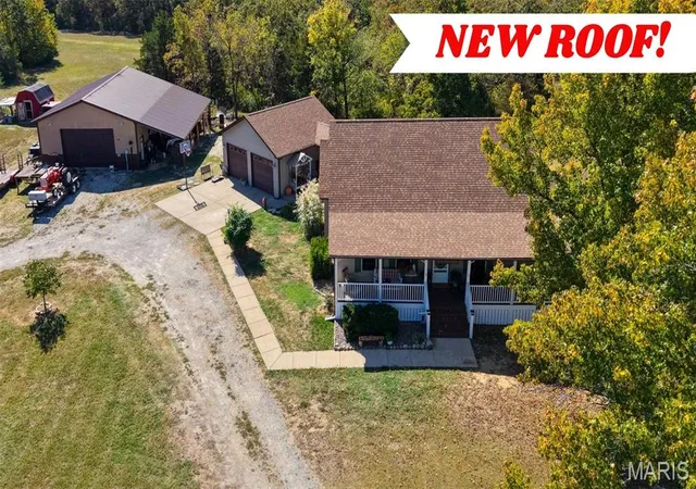 Photo 2 of Single family home for sale at 1865 Yellow Rock Rd, De Soto, MO 63020 | MLS# MIS26053868 | Listing updated on 2026-10-09