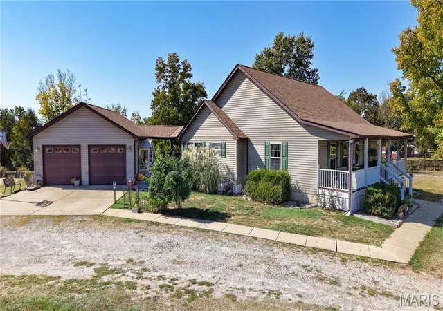 Photo 3 of Single family home for sale at 1865 Yellow Rock Rd, De Soto, MO 63020 | MLS# MIS26053868 | Listing updated on 2026-10-09