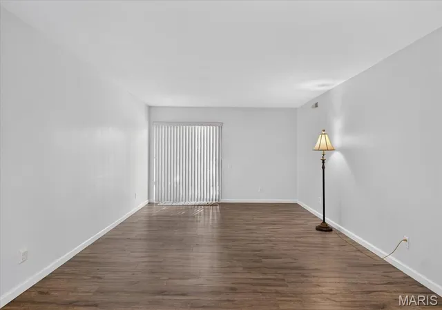 Listing Photo 5 - Condo for sale in building located at 585 Coeur De Royale Dr, Creve Coeur, MO 63141 - Unit #201