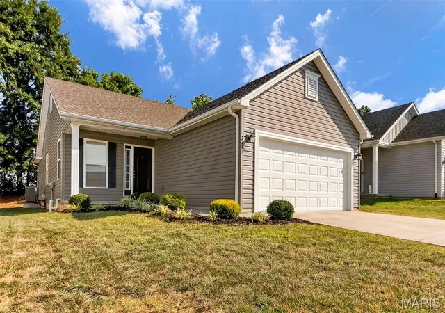 Photo 2 of Sale Pending at 276 Autumn Oaks Dr, Troy, MO 63379 | MLS# MIS26053870 | Listing updated on 2026-09-04