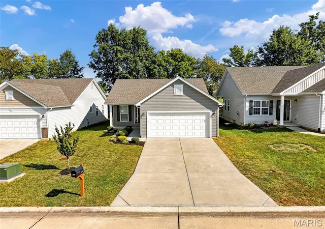 Photo 3 of Sale Pending at 276 Autumn Oaks Dr, Troy, MO 63379 | MLS# MIS26053870 | Listing updated on 2026-09-04