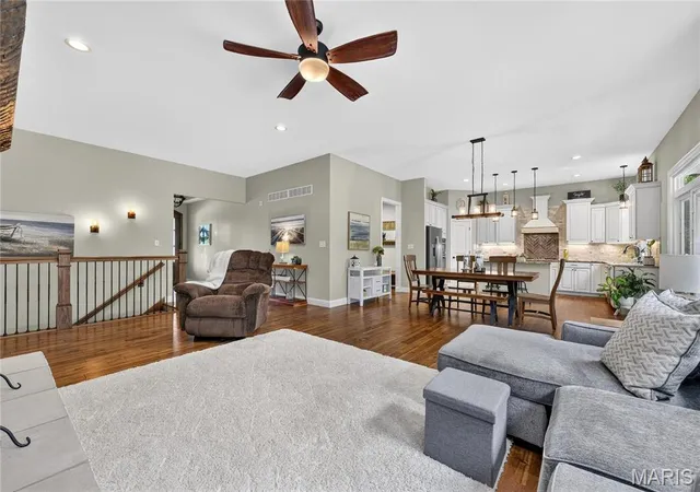 Photo 3 of Sale Pending at 524 Stonewolf Creek Dr, Wentzville, MO 63385 | MLS# MIS26053873 | Listing updated on 2026-09-01