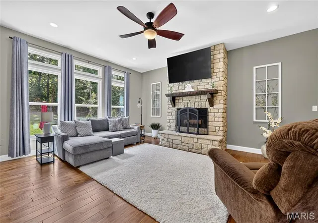 Photo 4 of Sale Pending at 524 Stonewolf Creek Dr, Wentzville, MO 63385 | MLS# MIS26053873 | Listing updated on 2026-09-01