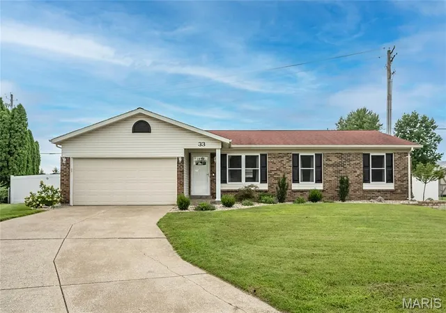 Photo 1 of Sale Pending at 33 W Garden Walk Dr, Saint Peters, MO 63376 | MLS# MIS26053882 | Listing updated on 2026-08-28