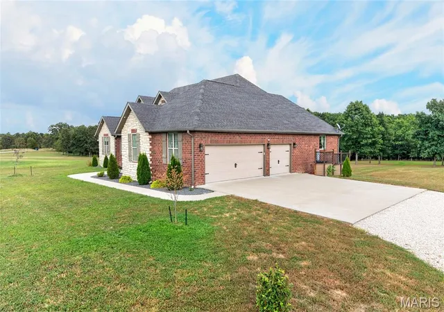 Photo 4 of Single family home for sale at 19160 Promise Dr, Lebanon, MO 65536 | MLS# MIS26053884 | Listing updated on 2026-08-29