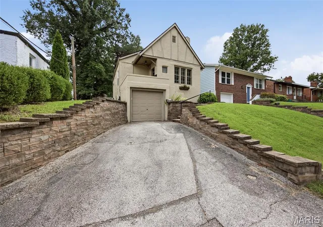Photo 3 of Sale Pending at 8748 Pine Ave, Saint Louis, MO 63144 | MLS# MIS26053885 | Listing updated on 2026-09-01