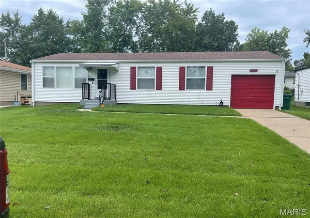 Photo 2 of Single family home for sale at 611 Marshfield Dr, Saint Louis, MO 63137 | MLS# MIS26053890 | Listing updated on 2026-10-07