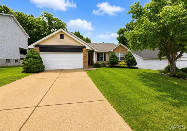 Photo 2 of Sale Pending at 2020 Grants Valley Ln, Imperial, MO 63052 | MLS# MIS26053894 | Listing updated on 2026-09-02