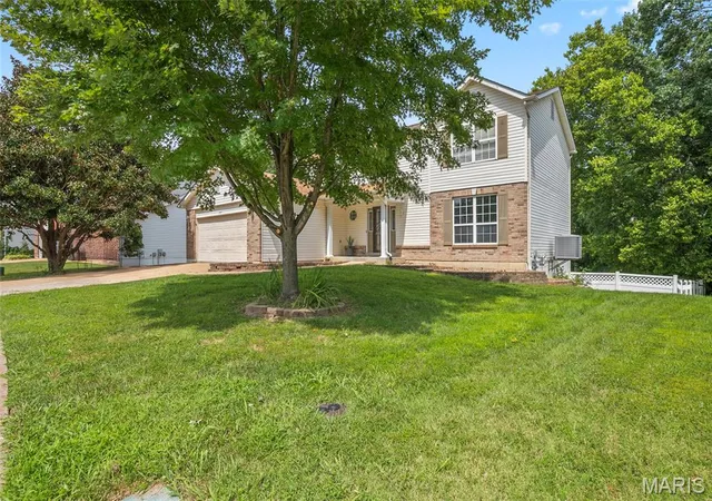 Photo 2 of Sale Pending at 1107 Winter Park Dr, Fenton, MO 63026 | MLS# MIS26053899 | Listing updated on 2026-10-01