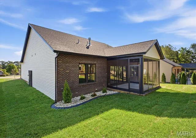 Photo 3 of Single family home for sale at 1265 Pebble Beach Dr, Caseyville, IL 62232 | MLS# MIS26053902 | Listing updated on 2026-10-19