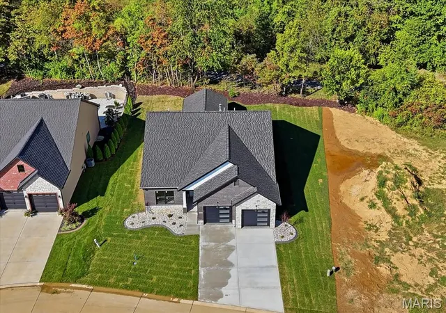 Photo 3 of Single family home for sale at 1265 Pebble Beach Dr, Caseyville, IL 62232 | MLS# MIS26053902 | Listing updated on 2026-10-28