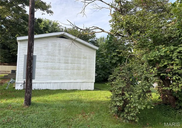 Photo 3 of Manufactured home for sale at 101 Union, Pocahontas, IL 62275 | MLS# MIS26053907 | Listing updated on 2026-08-21