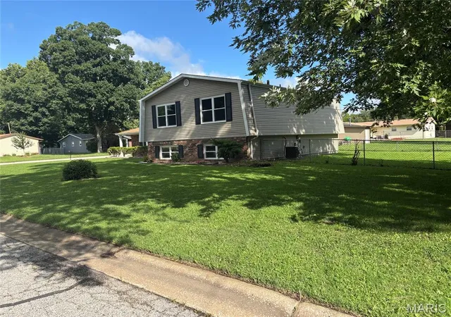 Photo 2 of Single family home for sale at 209 Orleans Dr, Fairview Heights, IL 62208 | MLS# MIS26053908 | Listing updated on 2026-08-23