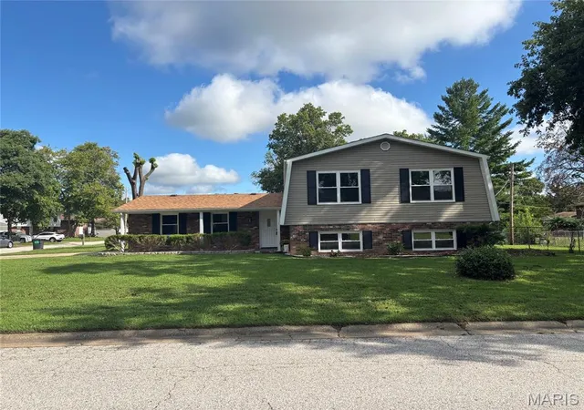 Photo 3 of Single family home for sale at 209 Orleans Dr, Fairview Heights, IL 62208 | MLS# MIS26053908 | Listing updated on 2026-09-19