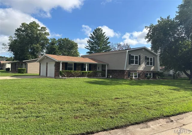 Photo 3 of Single family home for sale at 209 Orleans Dr, Fairview Heights, IL 62208 | MLS# MIS26053908 | Listing updated on 2026-09-30