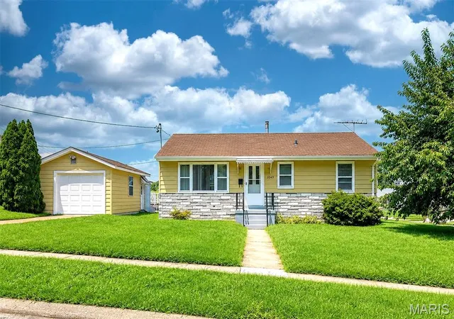Photo 2 of Sale Pending at 3349 Marmary Ln, Saint Ann, MO 63074 | MLS# MIS26053910 | Listing updated on 2026-09-07