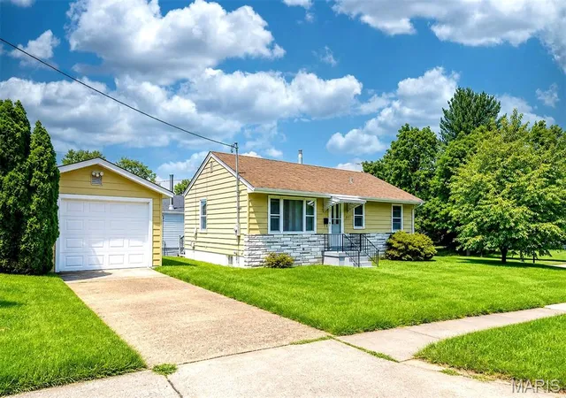 Photo 3 of Sale Pending at 3349 Marmary Ln, Saint Ann, MO 63074 | MLS# MIS26053910 | Listing updated on 2026-09-07