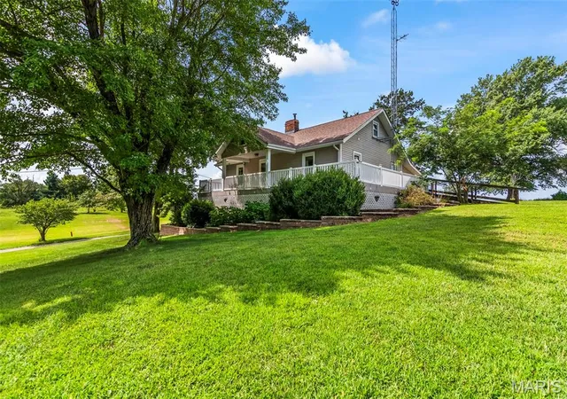 Photo 1 of Single family home for sale at 25159 E County Line Rd, Waggoner, IL 62572 | MLS# MIS26053913 | Listing updated on 2026-08-24