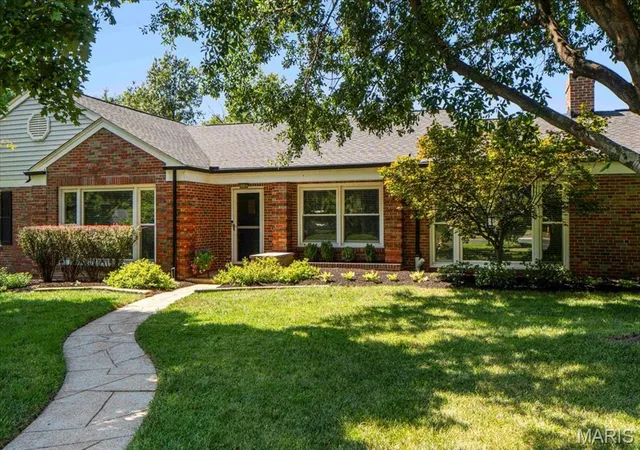 Photo 1 of Sale Pending at 1060 Mcknight Orchard Ln, Saint Louis, MO 63117 | MLS# MIS26053916 | Listing updated on 2026-09-14