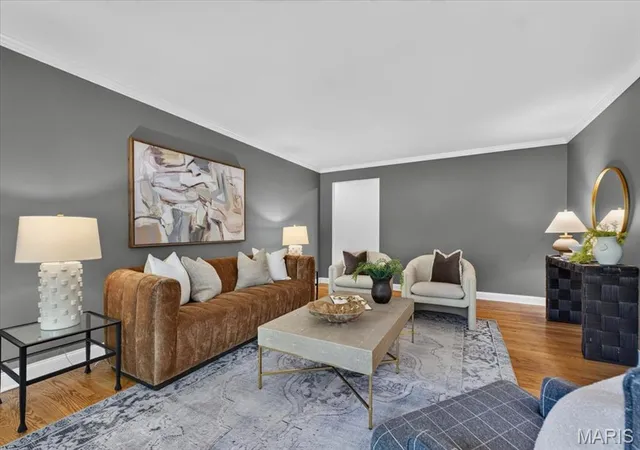 Photo 4 of Sale Pending at 1060 Mcknight Orchard Ln, Saint Louis, MO 63117 | MLS# MIS26053916 | Listing updated on 2026-09-14
