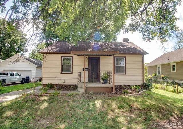 1st image of 3423 Thomas Ave, Alton, IL 62002 | MLS# MIS26053927