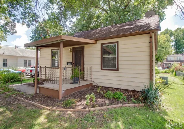 2nd image of 3423 Thomas Ave, Alton, IL 62002 | MLS# MIS26053927
