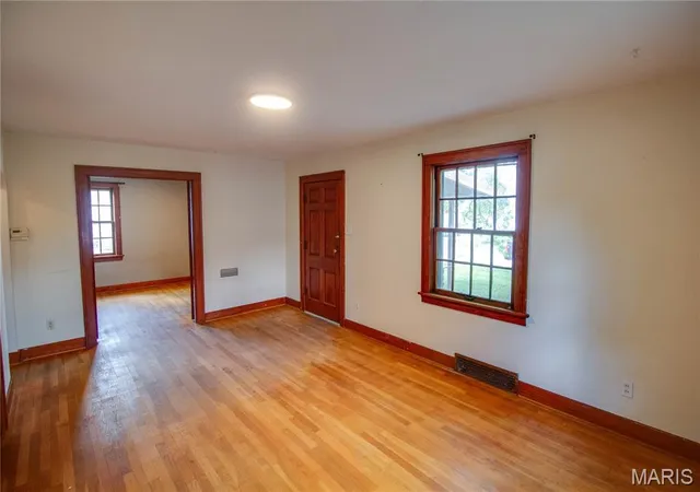 5th image of 3423 Thomas Ave, Alton, IL 62002 | MLS# MIS26053927