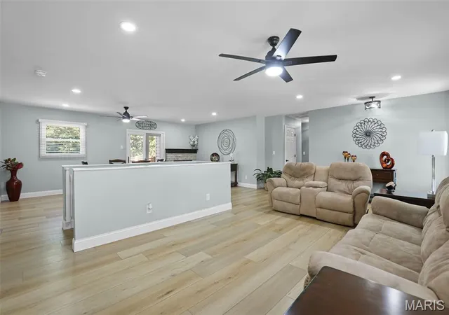 Photo 3 of Sale Pending at 2844 Owendale Ct, Saint Louis, MO 63129 | MLS# MIS26053939 | Listing updated on 2026-09-12