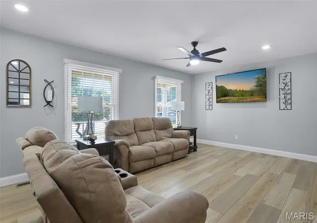 Photo 3 of Sale Pending at 2844 Owendale Ct, Saint Louis, MO 63129 | MLS# MIS26053939 | Listing updated on 2026-09-12
