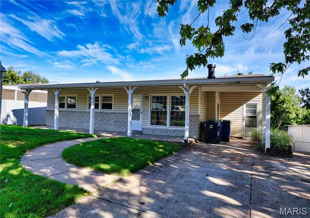 Photo 2 of Single family home for sale at 563 Apex Dr, Saint Louis, MO 63126 | MLS# MIS26053941 | Listing updated on 2026-09-12