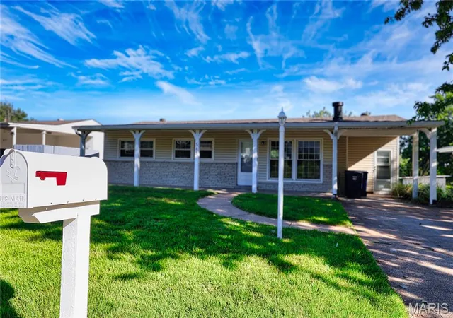 Photo 3 of Single family home for sale at 563 Apex Dr, Saint Louis, MO 63126 | MLS# MIS26053941 | Listing updated on 2026-09-12