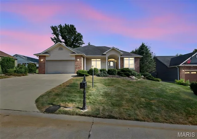 Photo 2 of Single family home for sale at 1403 White Oak Trl, Godfrey, IL 62035 | MLS# MIS26053949 | Listing updated on 2026-09-21