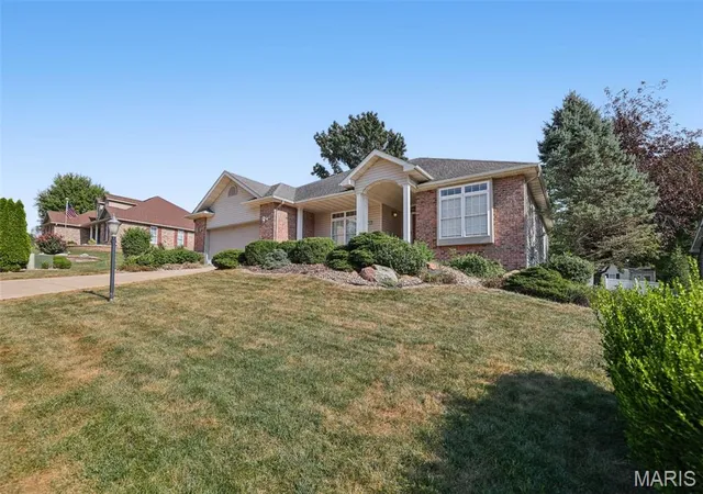 Photo 3 of Single family home for sale at 1403 White Oak Trl, Godfrey, IL 62035 | MLS# MIS26053949 | Listing updated on 2026-09-21