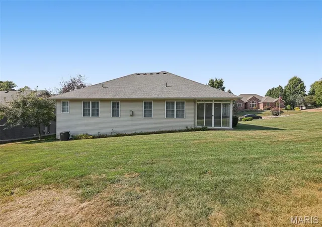 Photo 3 of Single family home for sale at 1403 White Oak Trl, Godfrey, IL 62035 | MLS# MIS26053949 | Listing updated on 2026-09-21