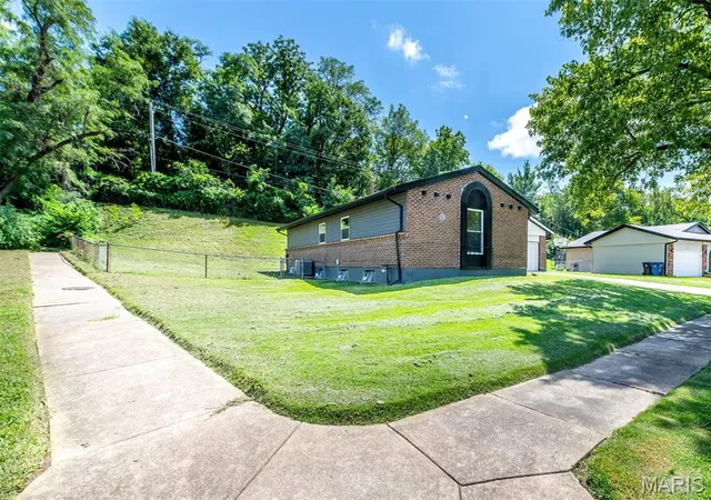 Photo 3 of Single family home for sale at 11488 Prentice Dr, Florissant, MO 63033 | MLS# MIS26053953 | Listing updated on 2026-10-03