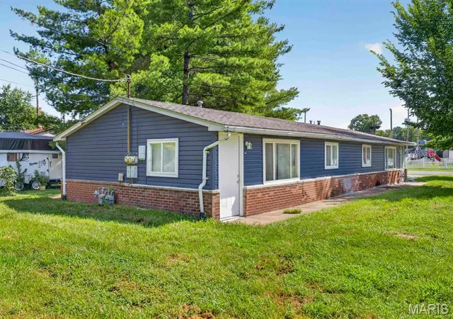 1st image of 207 209 Roxana Ave, South Roxana, IL 62087 | MLS# MIS26053958