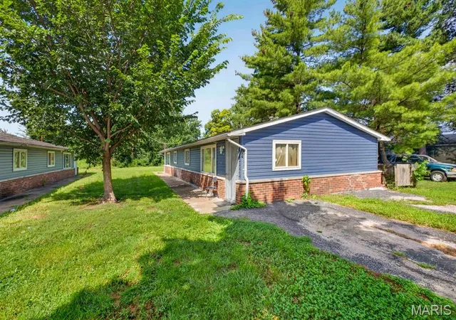 Photo 3 of Multi family home for sale at 207 209 Roxana Ave, South Roxana, IL 62087 | MLS# MIS26053958 | Listing updated on 2026-08-26