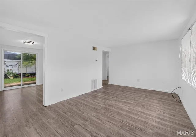 Photo 4 of Multi family home for sale at 207-209 Roxana Ave, South Roxana, IL 62087 | MLS# MIS26053958 | Listing updated on 2026-08-26