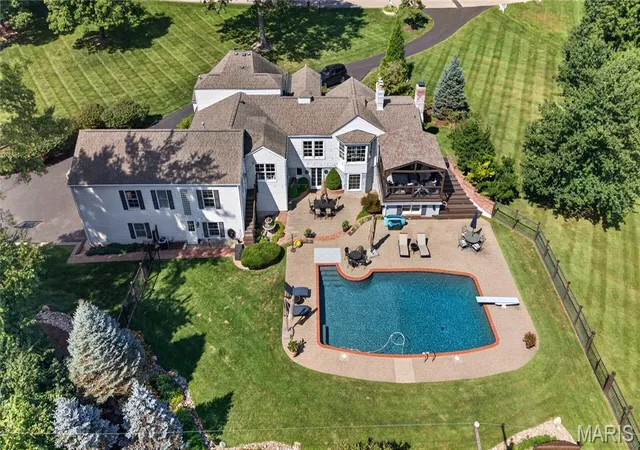 Single family home for sale at 21 Country Life Acres, Country Life Acres, MO 63131 | MLS# MIS26053963